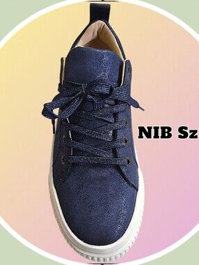 NIB Sz 9 J/Slides West Metallic Navy Platform Sneakers w Metalic Navy Laces